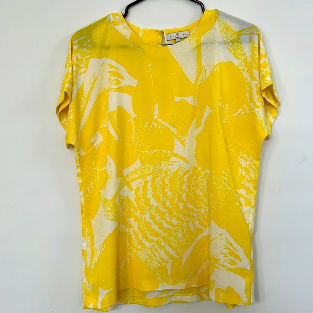 Sunny short sleeve blouse, well made and lightweight 🔆 bought in London.